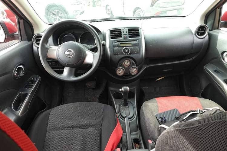 Used Nissan Sunny 2011 1.5XL CVT Luxury Edition Center Console