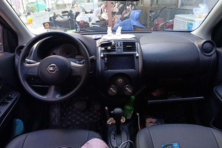 Used Nissan Sunny 2011 1.5XE CVT Comfort Edition Center Console