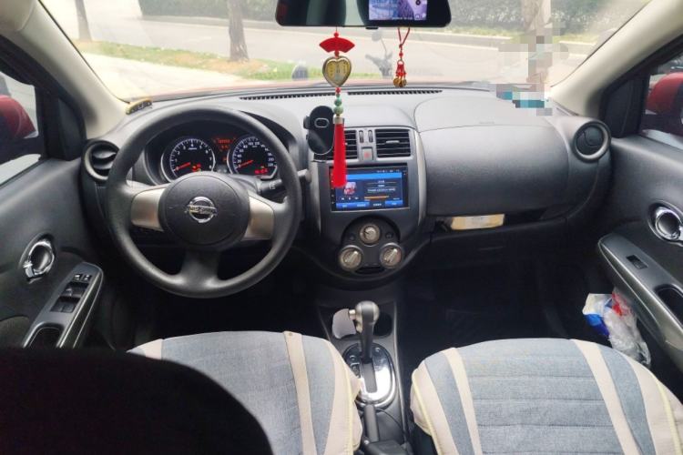 Used Nissan Sunny 2011 1.5XL CVT Luxury Edition Center Console