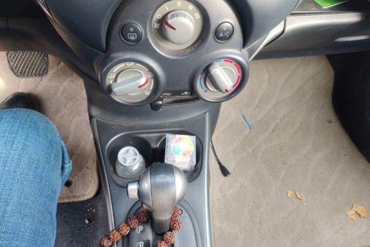 Used Nissan Sunny 2011 1.5XL CVT Luxury Edition Gear Lever