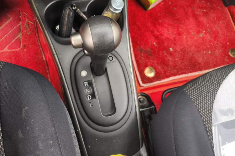 Used Nissan Sunny 2011 1.5XL CVT Luxury Edition Gear Lever