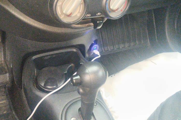 Used Nissan Sunny 2011 1.5XE CVT Comfort Edition Gear Lever