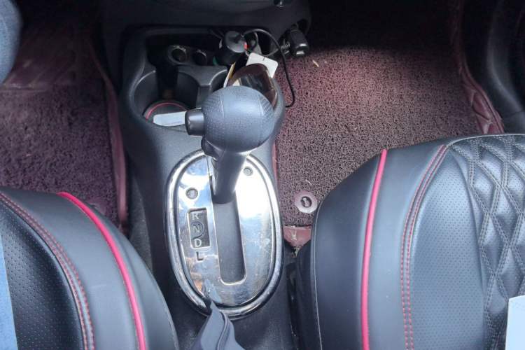 Used Nissan Sunny 2011 1.5XE CVT Comfort Edition Gear Lever