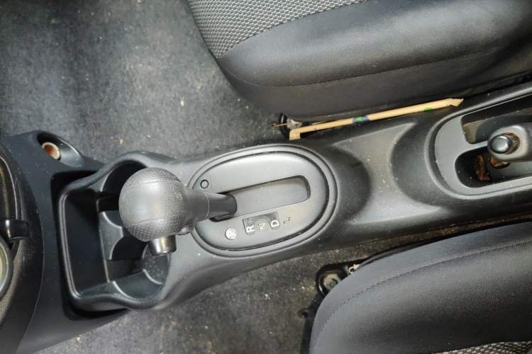 Used Nissan Sunny 2011 1.5XE CVT Comfort Edition Gear Lever