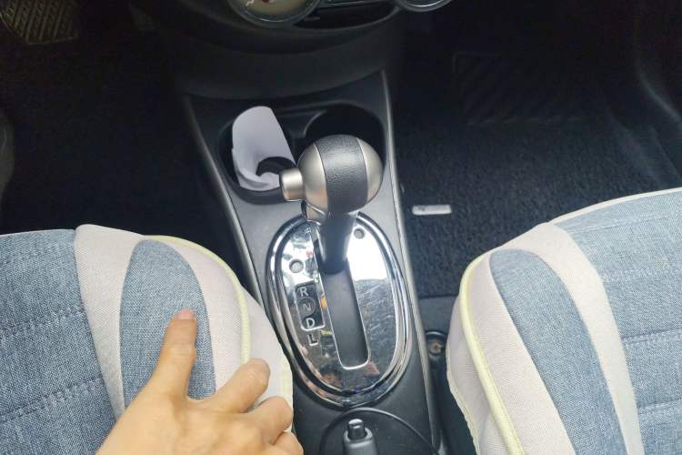 Used Nissan Sunny 2011 1.5XL CVT Luxury Edition Gear Lever