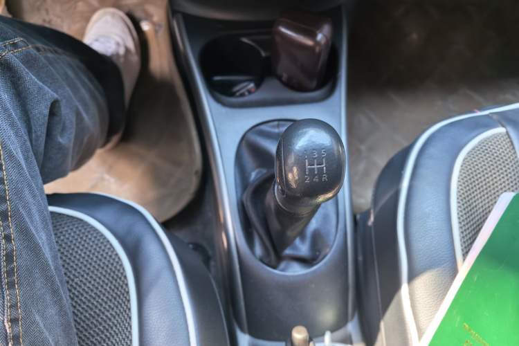 Used Nissan Sunny 2011 1.5XL Manual Deluxe Edition Gear Lever