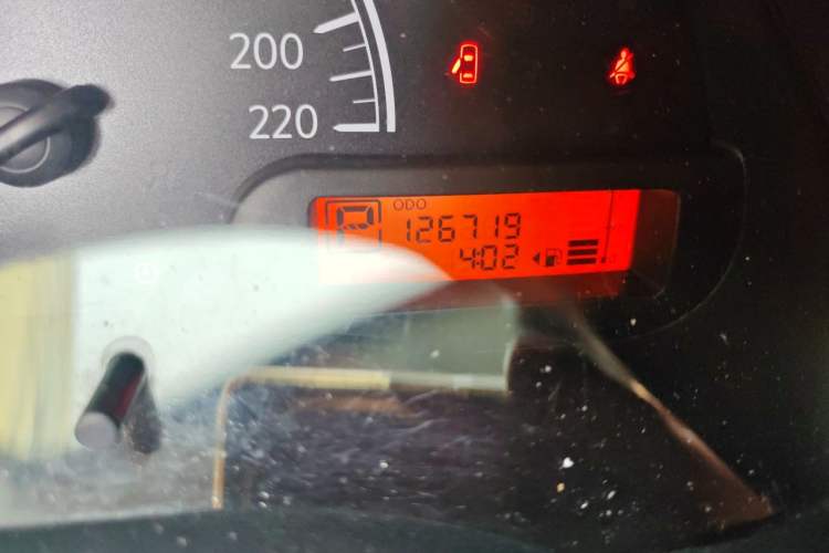 Used Nissan Sunny 2011 1.5XE CVT Comfort Edition Odometer Close Up