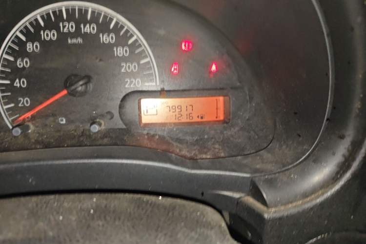 Used Nissan Sunny 2011 1.5XE CVT Comfort Edition Odometer Close Up