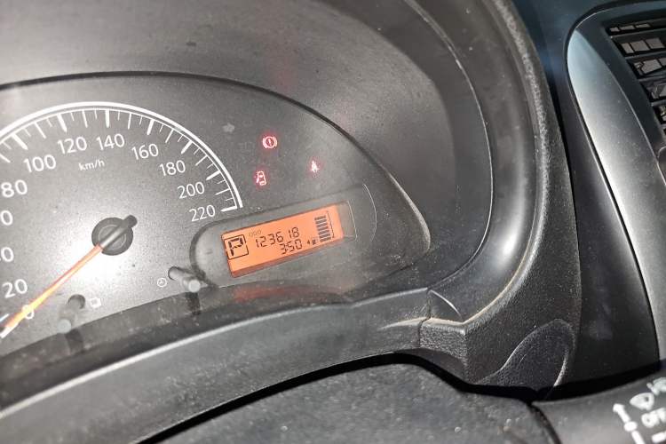 Used Nissan Sunny 2011 1.5XE CVT Comfort Edition Odometer Close Up