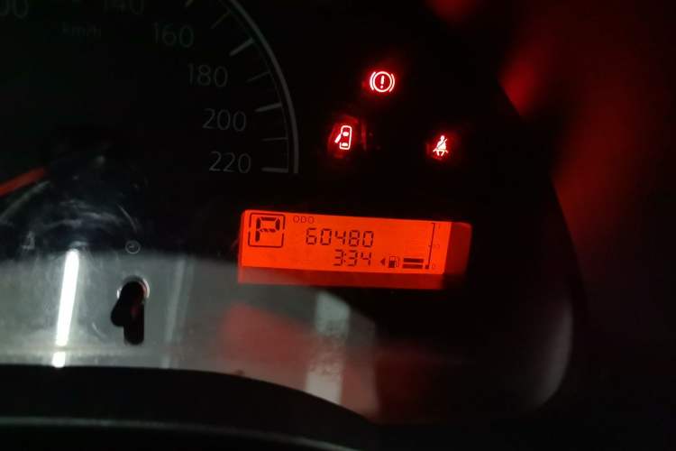 Used Nissan Sunny 2011 1.5XE CVT Comfort Edition Odometer Close Up