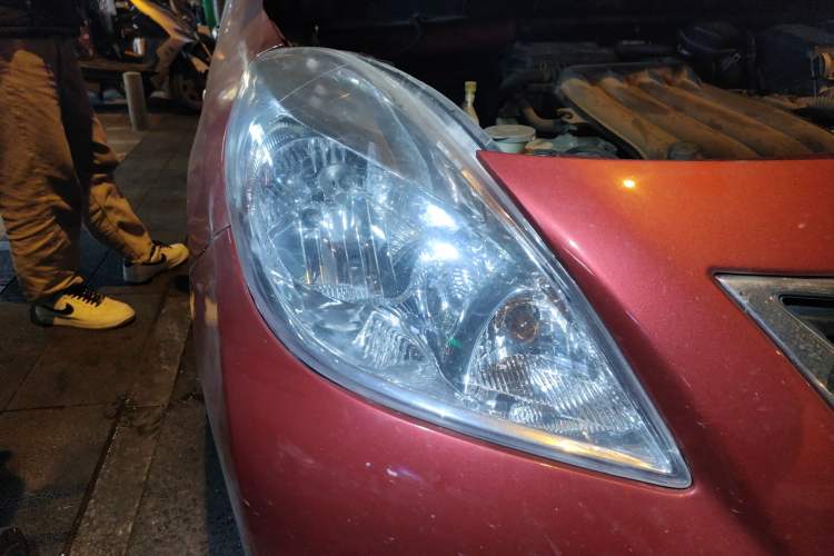 Used Nissan Sunny 2011 1.5XE CVT Comfort Edition Right Front Headlight