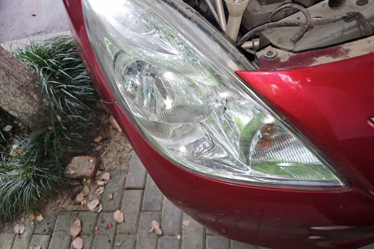 Used Nissan Sunny 2011 1.5XE CVT Comfort Edition Right Front Headlight