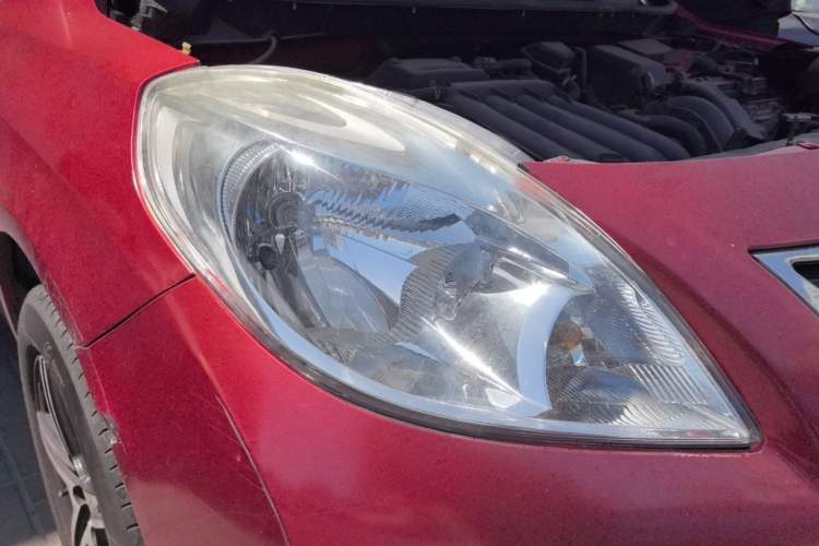 Used Nissan Sunny 2011 1.5XE CVT Comfort Edition Right Front Headlight