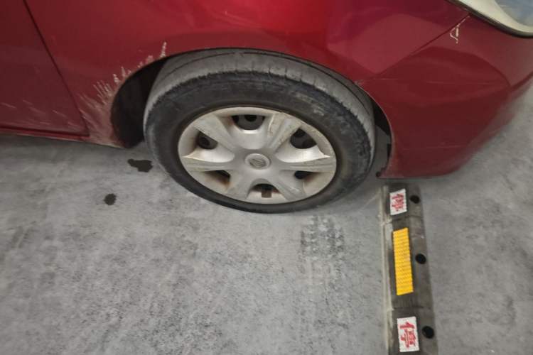 Used Nissan Sunny 2011 1.5XE CVT Comfort Edition Right Front Wheel Hub