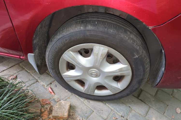 Used Nissan Sunny 2011 1.5XE CVT Comfort Edition Right Front Wheel Hub
