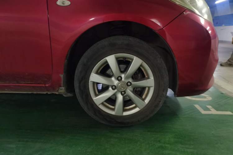 Used Nissan Sunny 2011 1.5XL Manual Deluxe Edition Right Front Wheel Hub