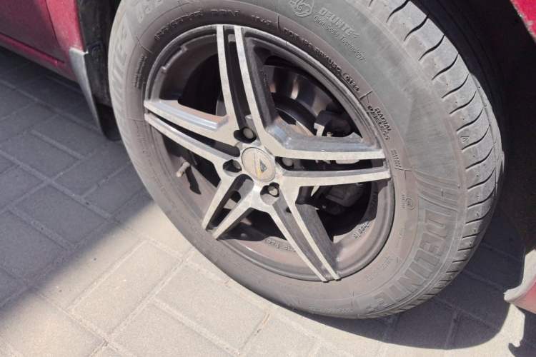 Used Nissan Sunny 2011 1.5XE CVT Comfort Edition Right Front Wheel Hub