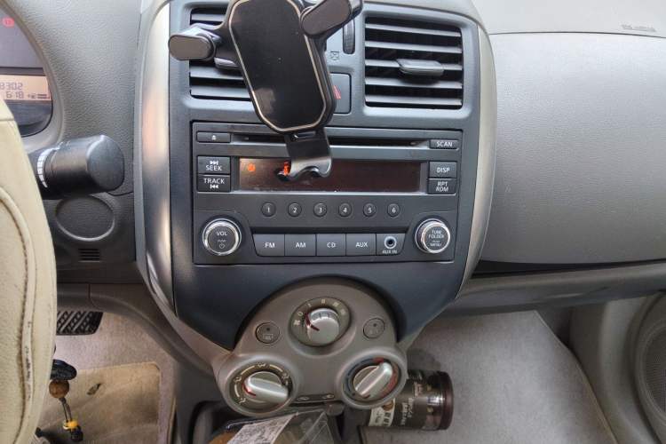Used Nissan Sunny 2011 1.5XE CVT Comfort Edition Audio And AC Panel