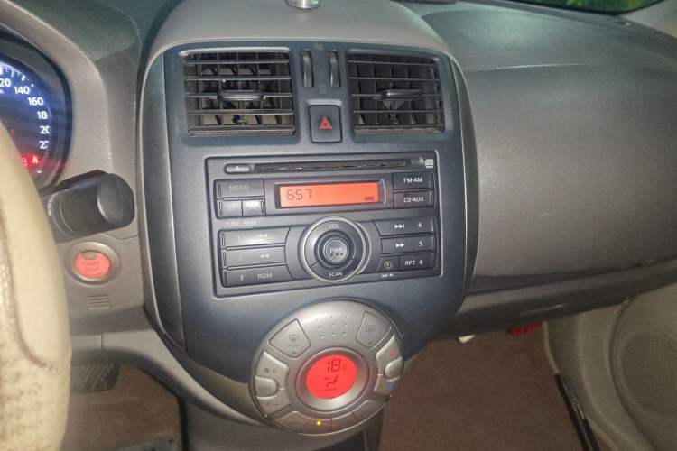 Used Nissan Sunny 2011 1.5XV CVT Deluxe Edition Audio And AC Panel