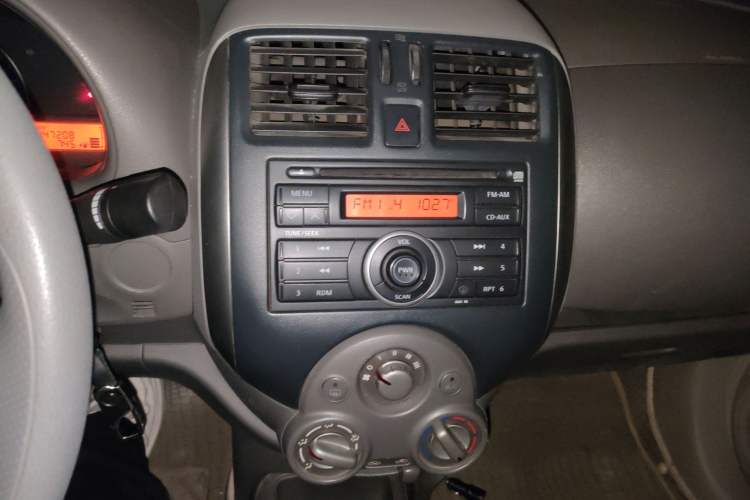 Used Nissan Sunny 2011 1.5XE CVT Comfort Edition Audio And AC Panel