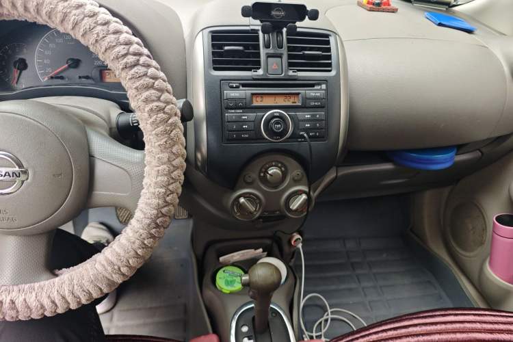Used Nissan Sunny 2011 1.5XE CVT Comfort Edition Audio And AC Panel