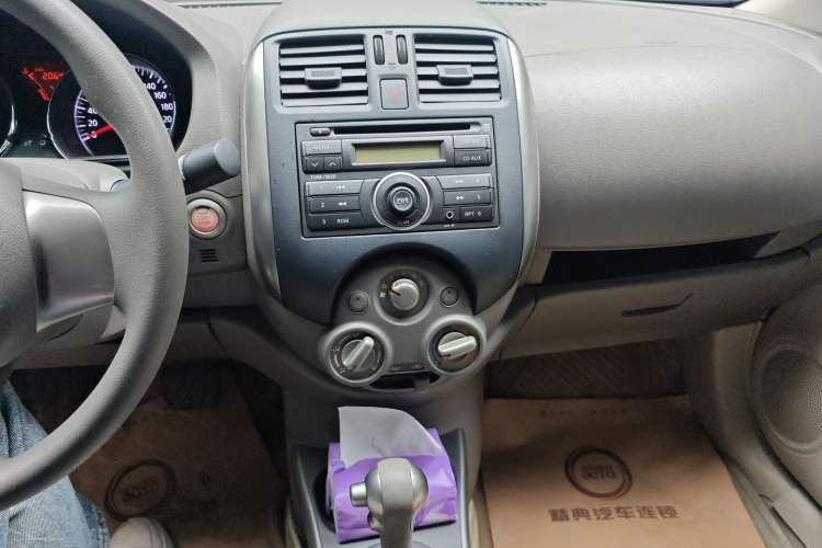 Used Nissan Sunny 2011 1.5XL CVT Luxury Edition Audio And AC Panel
