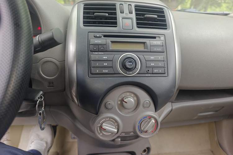 Used Nissan Sunny 2011 1.5XE CVT Comfort Edition Audio And AC Panel