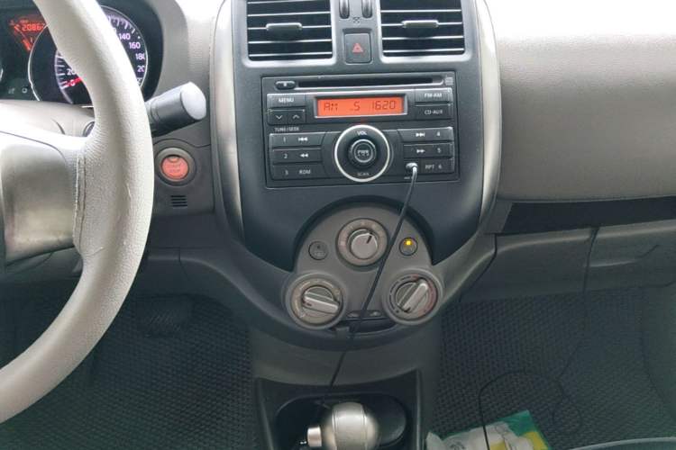 Used Nissan Sunny 2011 1.5XL CVT Luxury Edition Audio And AC Panel