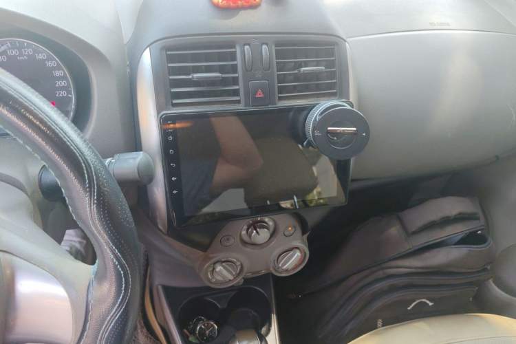 Used Nissan Sunny 2011 1.5XL CVT Luxury Edition Audio And AC Panel