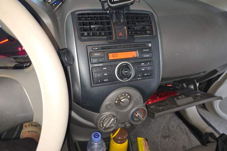 Used Nissan Sunny 2011 1.5XL CVT Luxury Edition Audio And AC Panel
