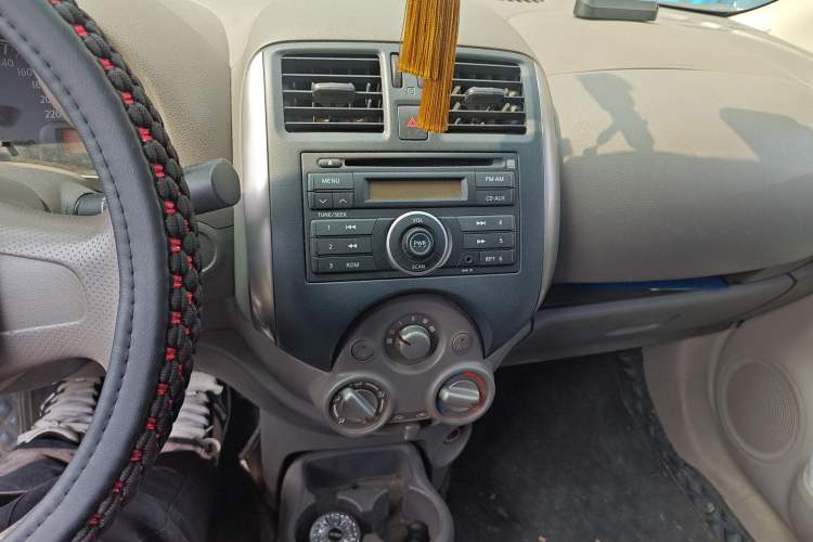 Used Nissan Sunny 2011 1.5XE Manual Comfort Edition Audio And AC Panel