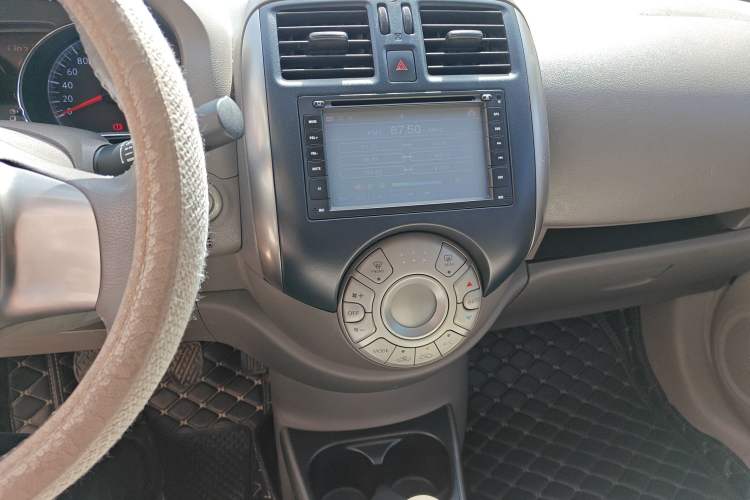 Used Nissan Sunny 2011 1.5XV Manual Luxury Edition Audio And AC Panel