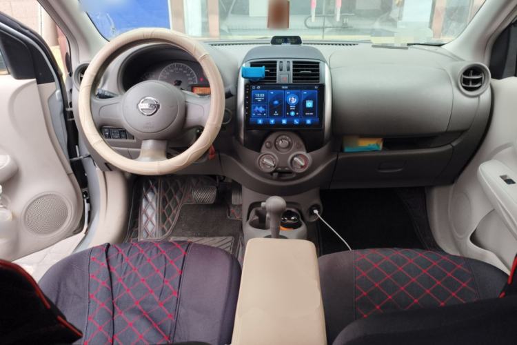 Used Nissan Sunny 2011 1.5XE CVT Comfort Edition Center Console