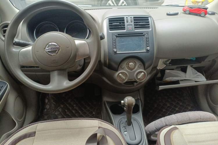 Used Nissan Sunny 2011 1.5XL CVT Luxury Edition Center Console