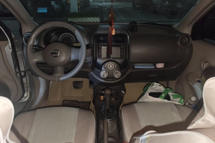 Used Nissan Sunny 2011 1.5XE CVT Comfort Edition Center Console