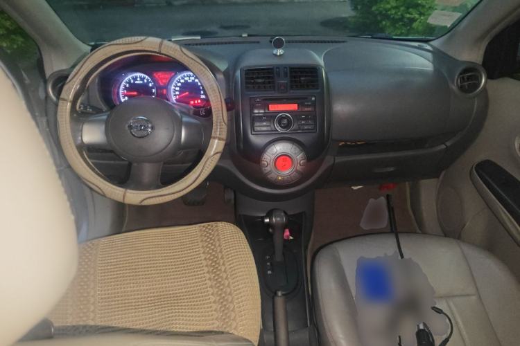 Used Nissan Sunny 2011 1.5XV CVT Deluxe Edition Center Console