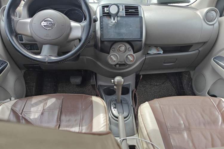 Used Nissan Sunny 2011 1.5XL CVT Luxury Edition Center Console