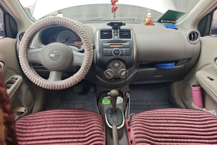 Used Nissan Sunny 2011 1.5XE CVT Comfort Edition Center Console