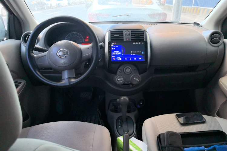 Used Nissan Sunny 2011 1.5XE CVT Comfort Edition Center Console