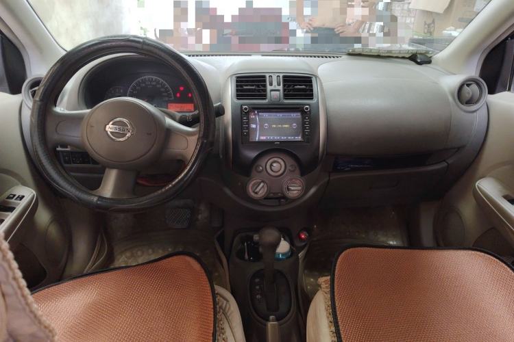 Used Nissan Sunny 2011 1.5XE CVT Comfort Edition Center Console
