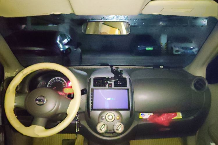 Used Nissan Sunny 2011 1.5XE CVT Comfort Edition Center Console