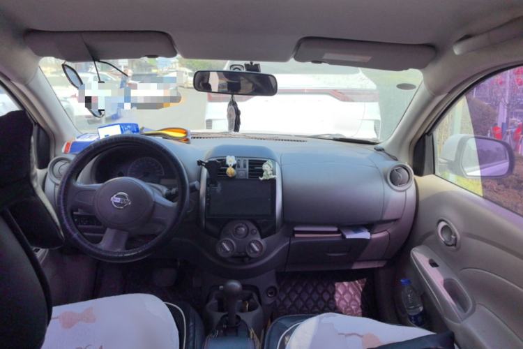 Used Nissan Sunny 2011 1.5XE CVT Comfort Edition Center Console