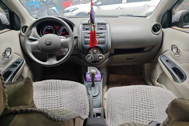 Used Nissan Sunny 2011 1.5XL CVT Luxury Edition Center Console