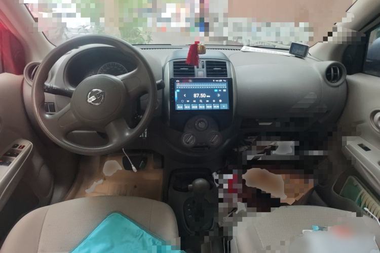 Used Nissan Sunny 2011 1.5XE CVT Comfort Edition Center Console