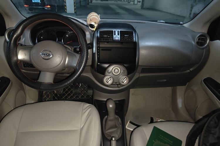 Used Nissan Sunny 2011 1.5XL Manual Deluxe Edition Center Console