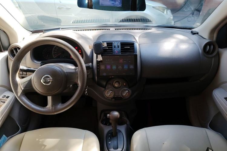 Used Nissan Sunny 2011 1.5XE CVT Comfort Edition Center Console