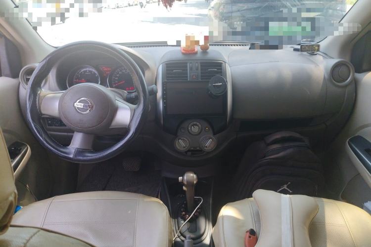 Used Nissan Sunny 2011 1.5XL CVT Luxury Edition Center Console