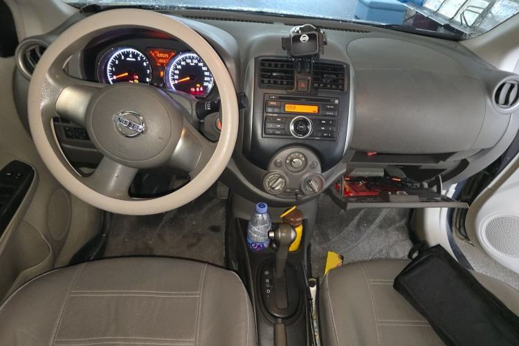 Used Nissan Sunny 2011 1.5XL CVT Luxury Edition Center Console
