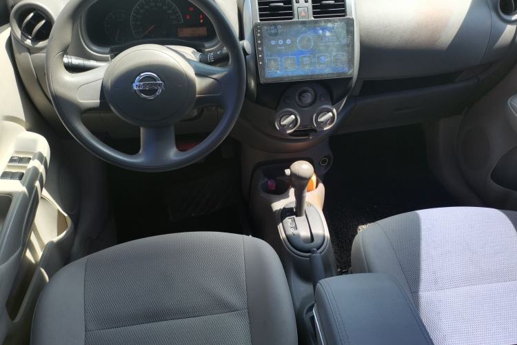 Used Nissan Sunny 2011 1.5XE CVT Comfort Edition Center Console