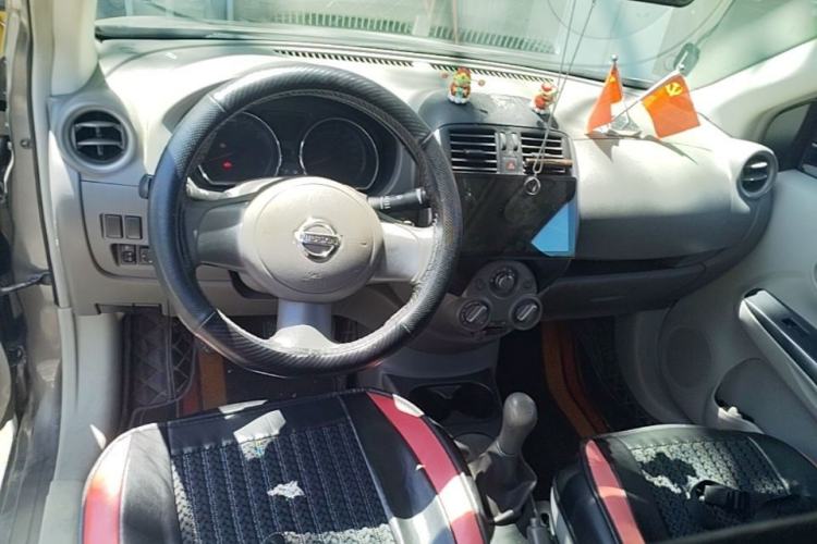 Used Nissan Sunny 2011 1.5XL Manual Deluxe Edition Center Console